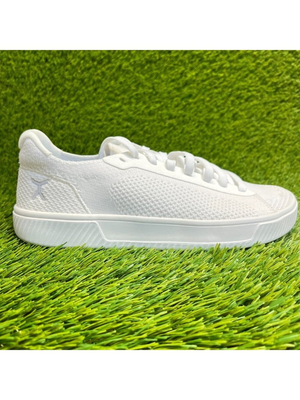 Flux Adapt Trainer White Womens Size 9 Mens Size 7.5 Athletic Shoes Sneakers